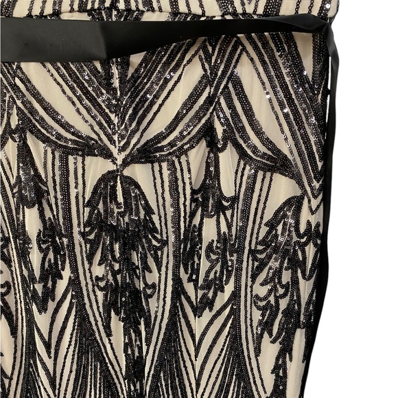 R&M Richards Short Sleeve Sweetheart Neck Embellished Sequin Panel Godet Dress - Picture 10 of 15